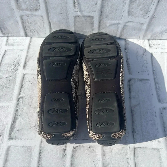 Anne Klein Sport. Snake print flats with bow accent. Size: 9M. Billy Jean style - Picture 6 of 12